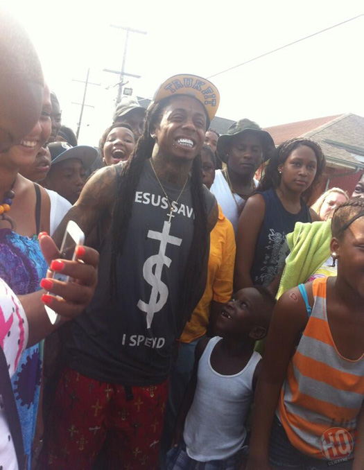 Lil Wayne Shoots Deus abençoe a Amerika Music Video Em Hollygrove New Orleans