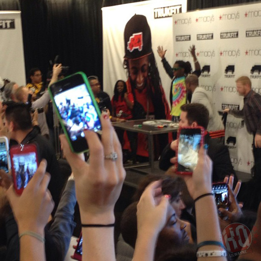 Lil Wayne Visitas Macys Em Louisiana, para uma sessão Meet & Greet