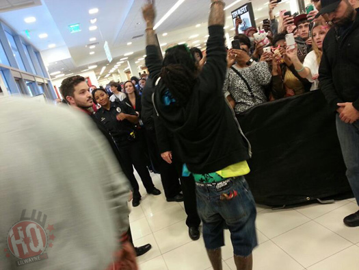 Lil Wayne Visitas Macys Em Louisiana, para uma sessão Meet & Greet