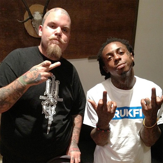 Lil Wayne executa em Paris Hiltons festa de aniversário, recebe um tatuagem nova cara