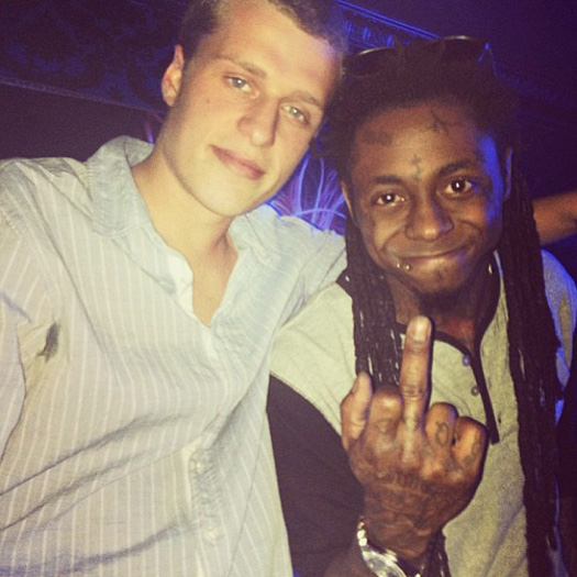 Lil Wayne executa em Paris Hiltons festa de aniversário, recebe um tatuagem nova cara