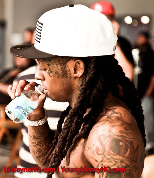 Lil Wayne Arrow & Slim Tattoo Lil Wayne has colored 'Slim' in red on his 