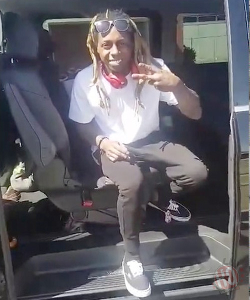 Lil Wayne Performs Live In Melbourne & Meets Fans At The Airport [Videos]