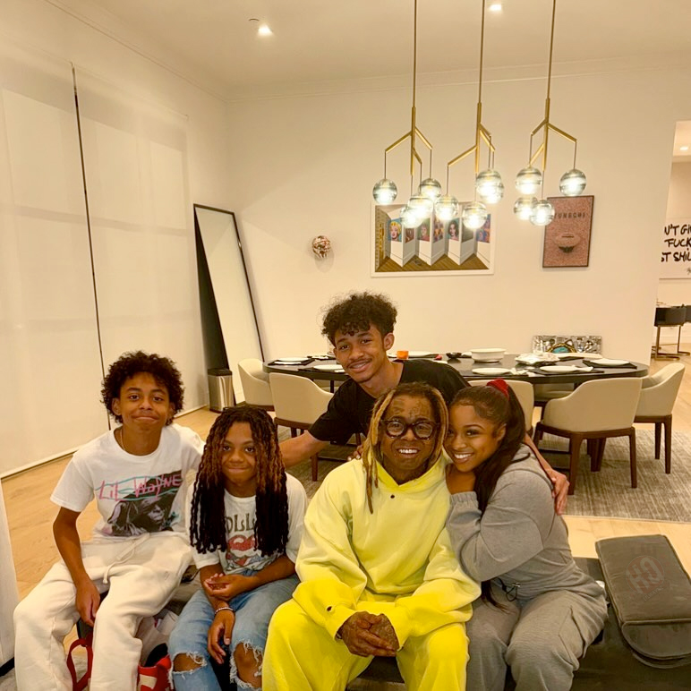 Lil Wayne Spends Thanksgiving With His Kids In LA