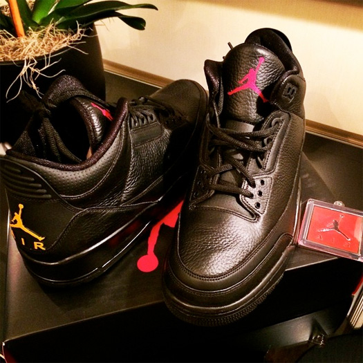 Drake Shows Off A Pair Of Drake vs Lil Wayne Air Jordans