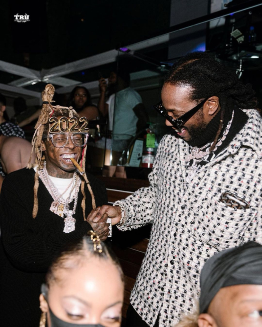 Lil Wayne Celebrates & Brings In 2022 With 2 Chainz