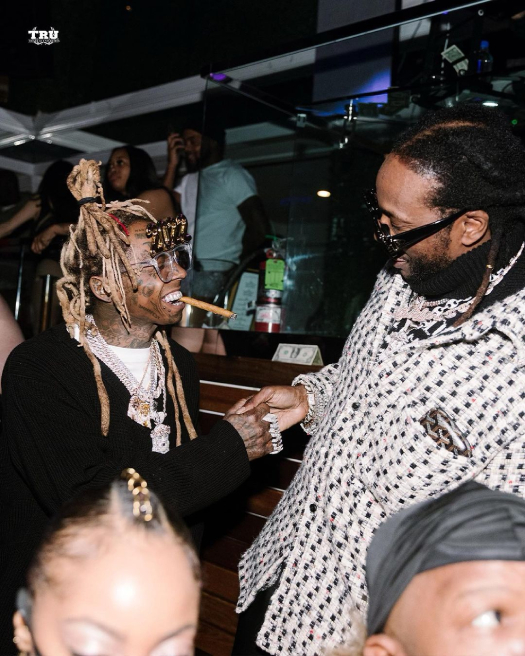 Lil Wayne Celebrates & Brings In 2022 With 2 Chainz
