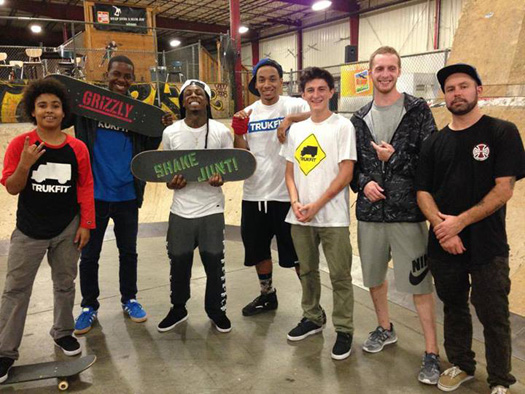 Lil Wayne Stops By Ollies Skatepark In Kentucky, Plays Big Tymers On His Phone