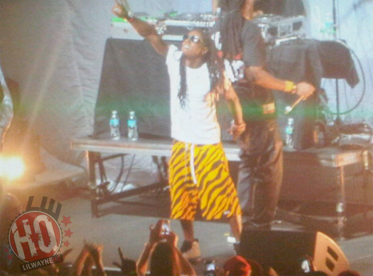 Nicki Minaj Brings Out Lil Wayne At Her Show In Miami