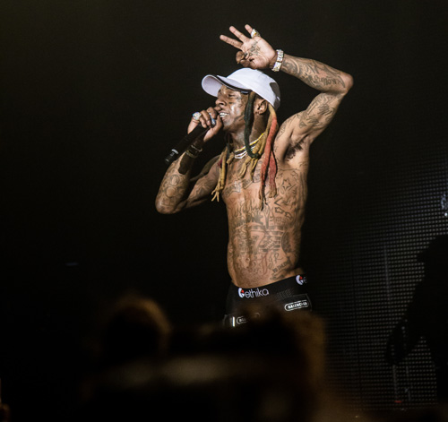 Lil Wayne Puts On A Live Show In Atlanta For His I Aint Shit Without You Tour