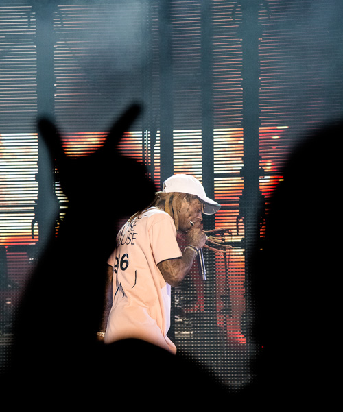 Lil Wayne Puts On A Live Show In Atlanta For His I Aint Shit Without You Tour