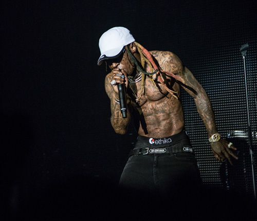 Lil Wayne Puts On A Live Show In Atlanta For His I Aint Shit Without You Tour