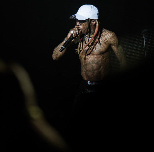 Lil Wayne Puts On A Live Show In Atlanta For His I Aint Shit Without You Tour