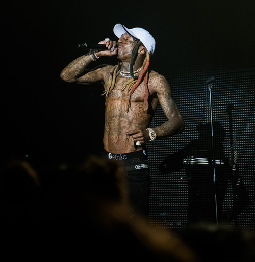 Lil Wayne Puts On A Live Show In Atlanta For His I Aint Shit Without You Tour