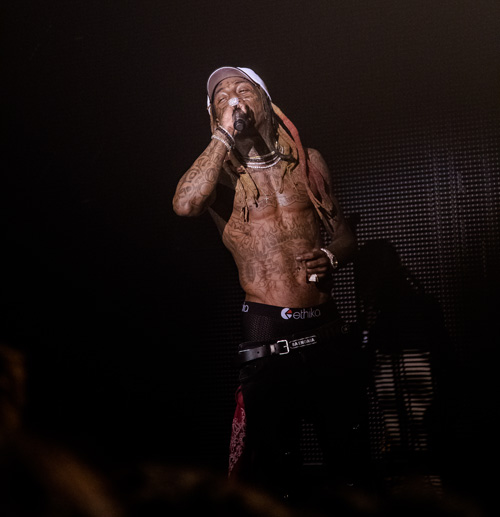 Lil Wayne Puts On A Live Show In Atlanta For His I Aint Shit Without You Tour