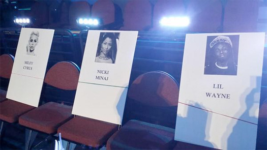 Lil Wayne Is Sitting In Between Beyonce & Nicki Minaj At The 2014 MTV VMAs