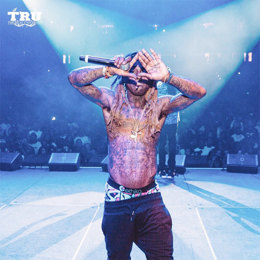 Lil Wayne Throws Up The Roc Sign & Switches Lyrics From Cash Money To Roc-A-Fella During Im Me Performance