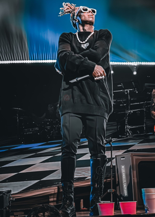 Machine Gun Kelly Brings Out Lil Wayne In LA To Perform Drug Dealer & Ay Live